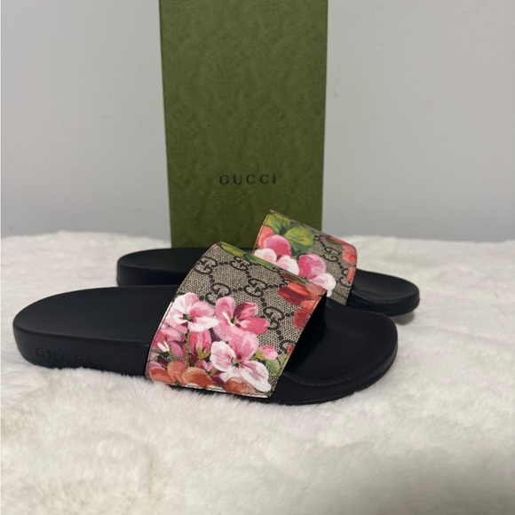 Gucci Women's Black Floral Sandals - Picture 1 of 5